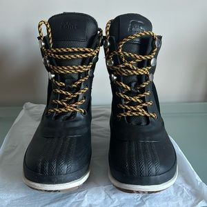 Sorel Slimpack III hiker waterproof women bootie. Used, great condition like new